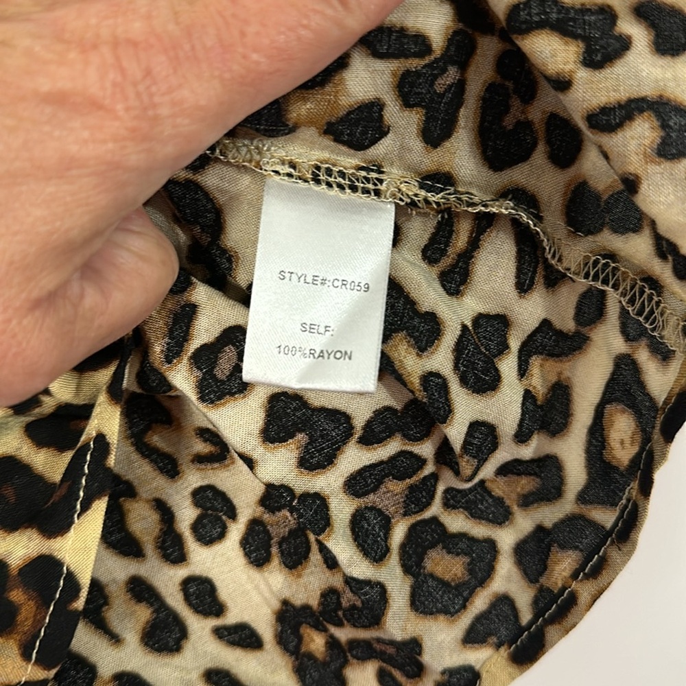Women’s leopard blouse size large - Picture 5 of 6